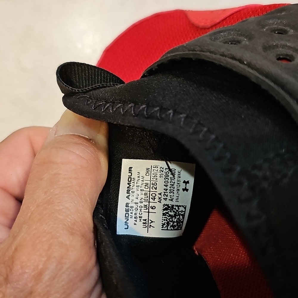 Under Armour Runplay Kids Red and Black Sneakers. Size 7Y. - Picture 4 of 4